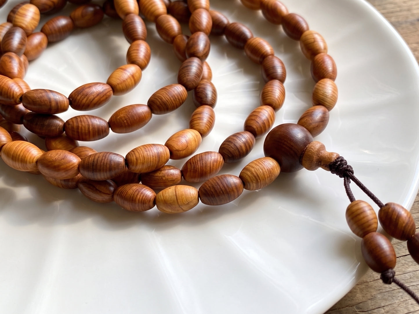 Grain-textured Thuja wood bead necklace