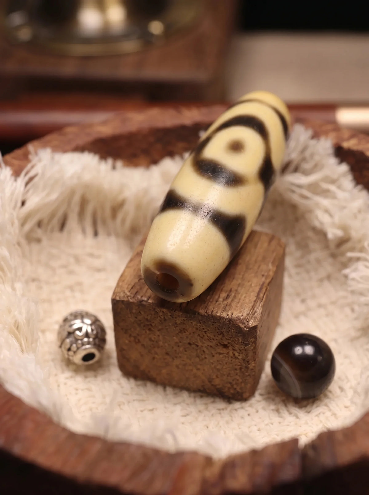Three-Eye Dzi Bead