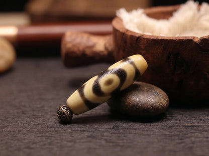 Three-Eye Dzi Bead
