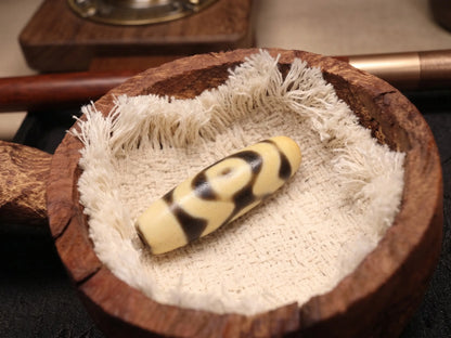 Three-Eye Dzi Bead