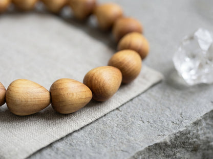 Heart-shaped Thuja wood bracelet
