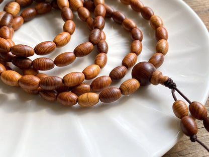 Grain-textured Thuja wood bead necklace