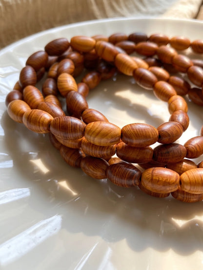 Grain-textured Thuja wood bead necklace